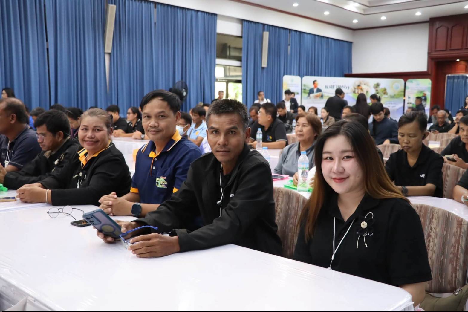 title - นางสาวอมรรัตน์ แขวงโสภา ปฏิรูปที่ดินจังหวัดพระนครศรีอยุธยา เป็นประธานในพิธีปิด โครงการฝึกอบรมเชิงปฏิบัติการ หลักสูตร “รู้ปลูก รู้รักษา รู้คุณค่าของหญ้าแฝก” ระยะที่ 2 ศูนย์ส่งเสริมและพัฒนาอาชีพเสริมนอกภาคการเกษตร (ศูนย์ศิลปาชีพ บางไทรฯ (เดิม))